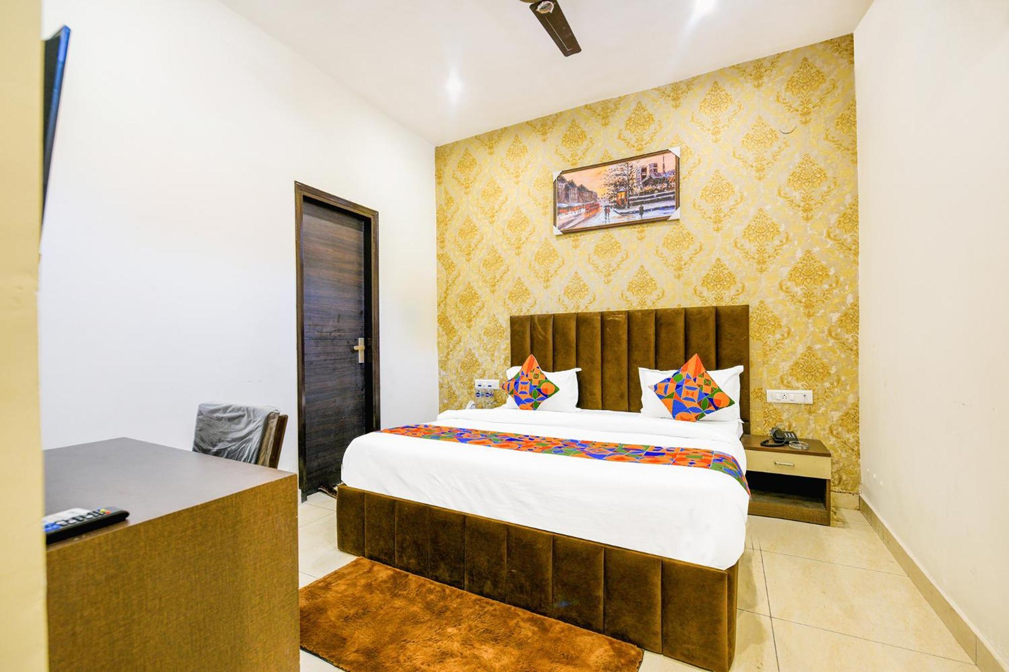 Fabhotel Royal Regency I Ludhiana Exteriör bild