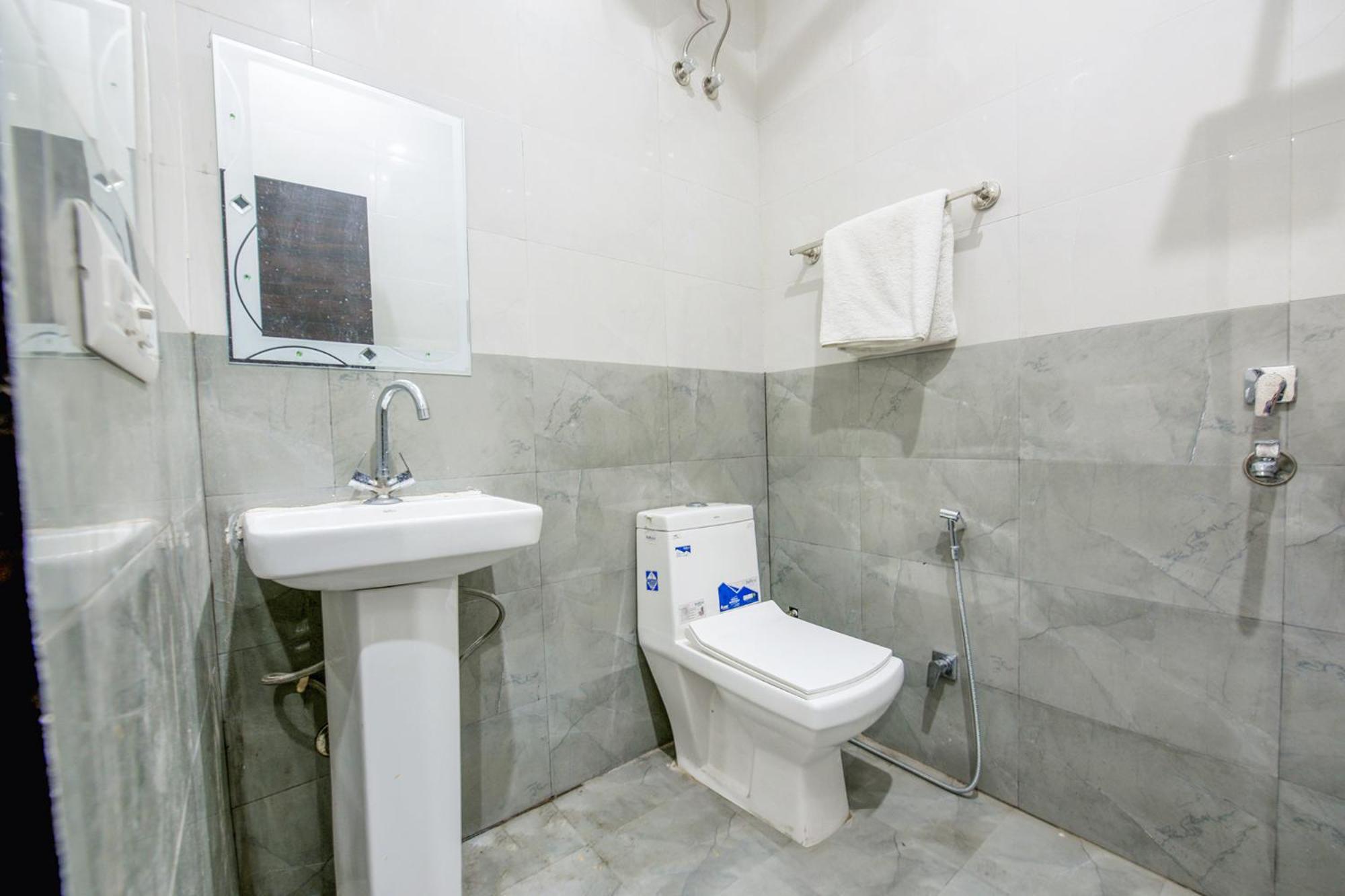 Fabhotel Royal Regency I Ludhiana Exteriör bild